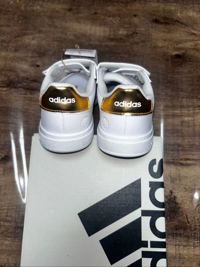 Baskets adidas neuf - photo numéro 3