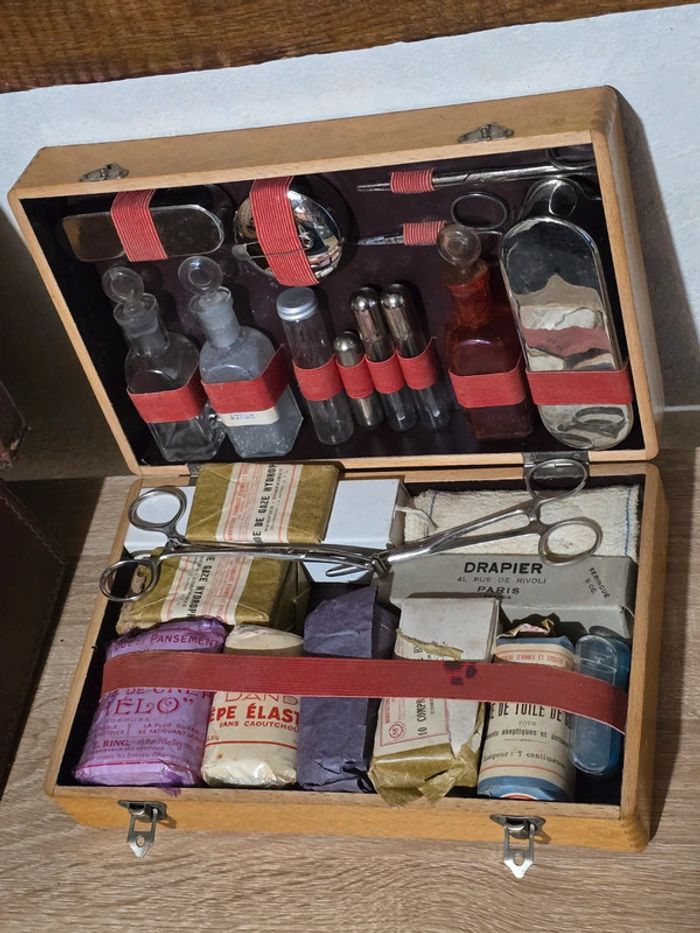 Valise / boîte pharmacie ancienne.  Collection - photo numéro 9
