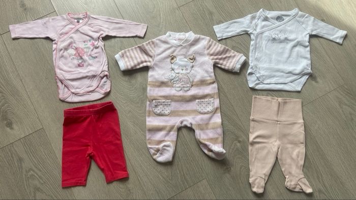 Lot vêtements bébé fille 1 mois - photo numéro 1