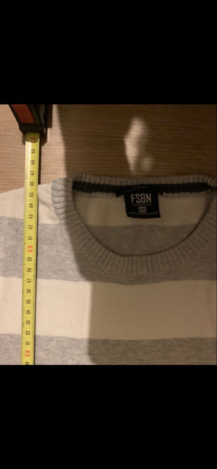 Pull longue manche fine laine marque fsbn taille xs en parfaite état - photo numéro 3