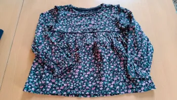 Haut manches longues fleuris noir