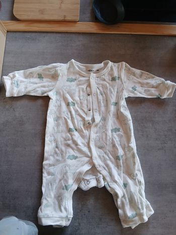 Lot pyjamas 6mois neuf