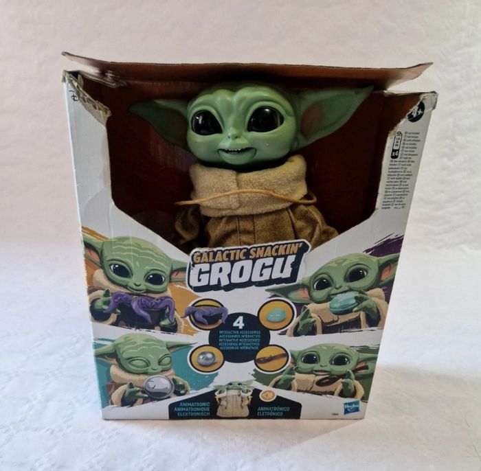 Figurine animatronique Star Wars The Mandalorian Galactic Snackin' Grogu Hasbro - photo numéro 2
