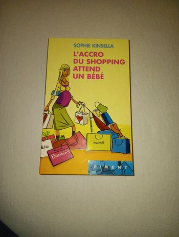 Livre l'accroc du shopping attend un bébé