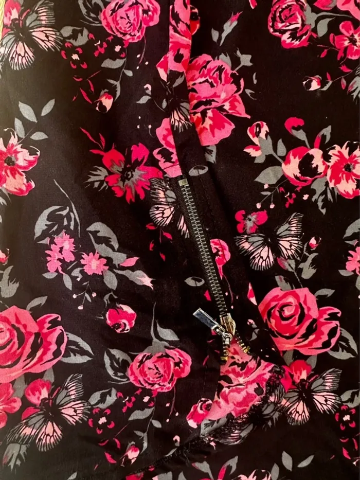 Débardeur noir à fleurs - photo numéro 3