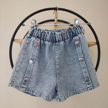 6 7  ans short ( étiquette coupée) jamais porté 