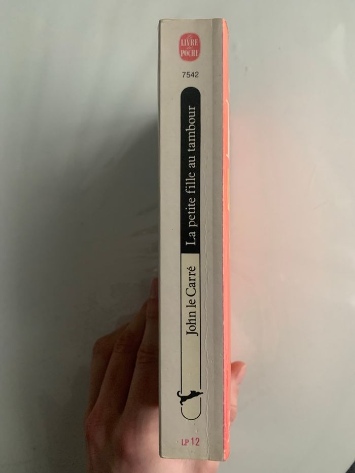 Livre: La petite fille au tambour - photo numéro 2