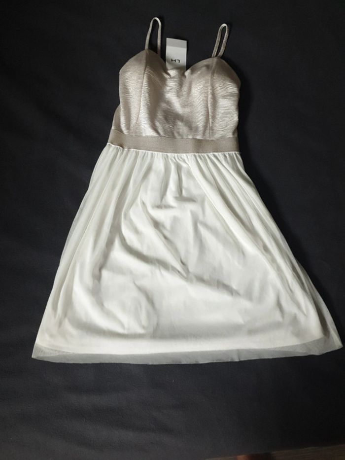 Neuve robe pour occasion beige et doré marque La Halle taille 16 ans