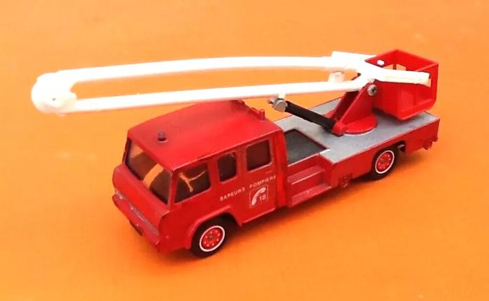 Voiture miniature Pompier Camion Berliet 770 Camiva Mars 1973 - photo numéro 5