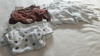 Lot de 9 bodys manches longues