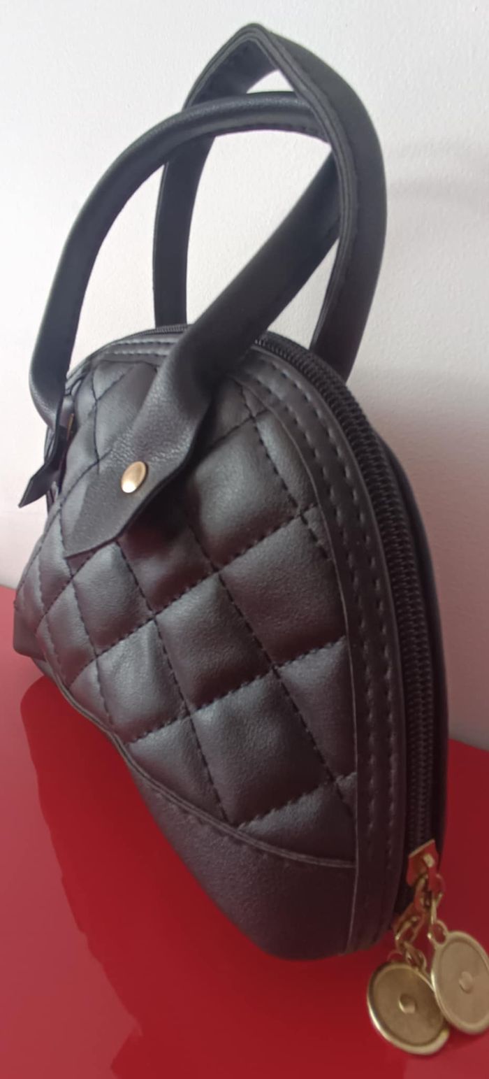 Petit sac à main noir avec bandoulière dorée - photo numéro 8
