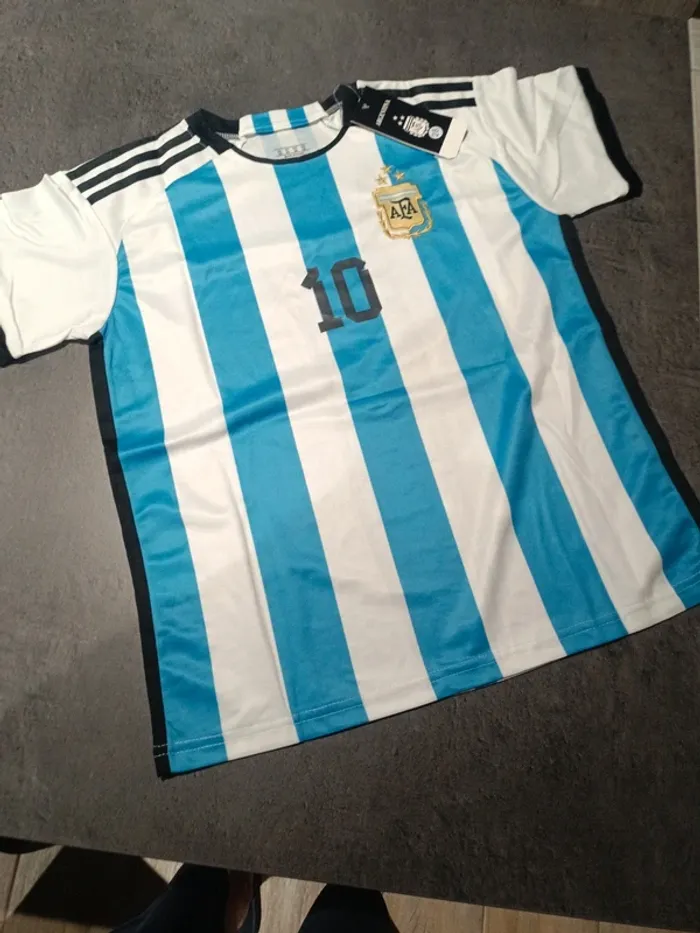 Tenue foot Léo Messi argentine. T.28 - photo numéro 2