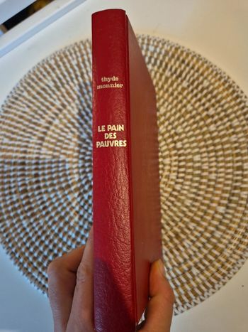Livre le pain des pauvres de thyde monnier