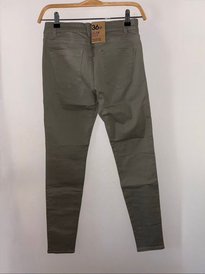 Jean femme Kiabi taille 36 couleur Kaki neuf avec étiquette. - photo numéro 7
