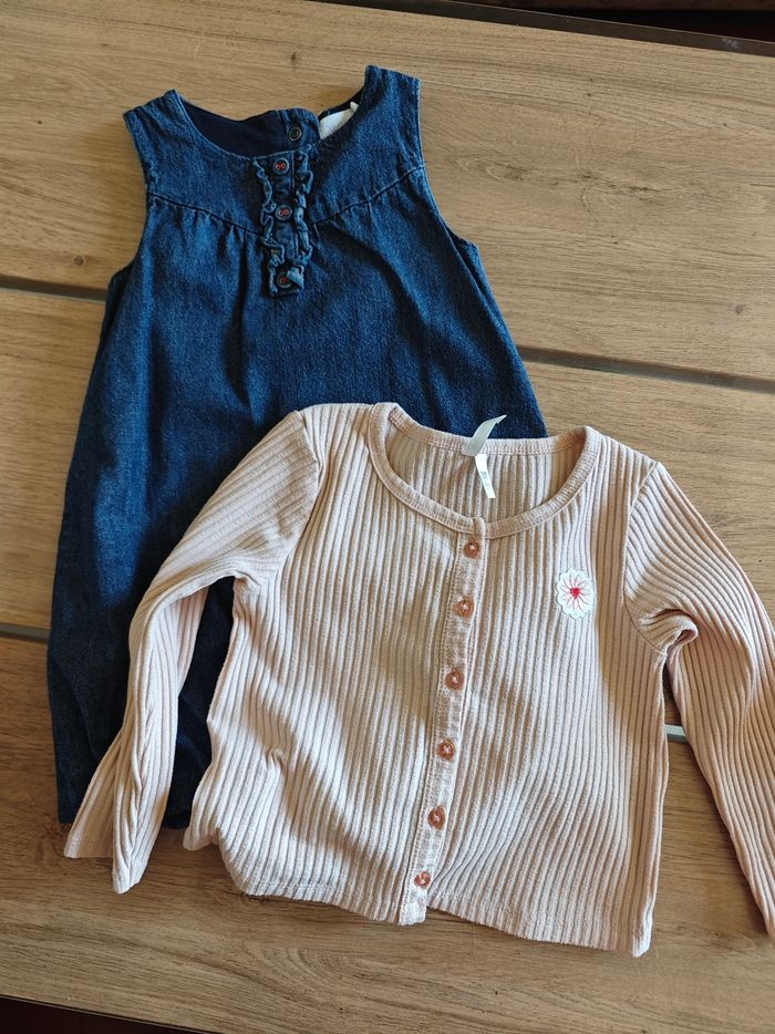 Robe en jean + gilet 24 mois bébé fille parfait état