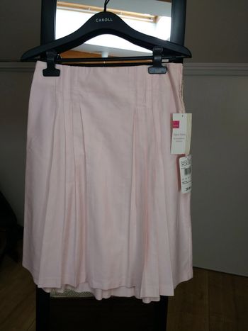 Jupe rose avec plis