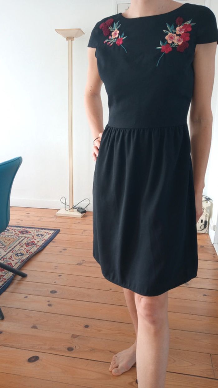 Robe cintrée noire kookai 36 - photo numéro 6