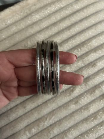 Lot de 5 bracelets jonc argentés pailletés et léopard 