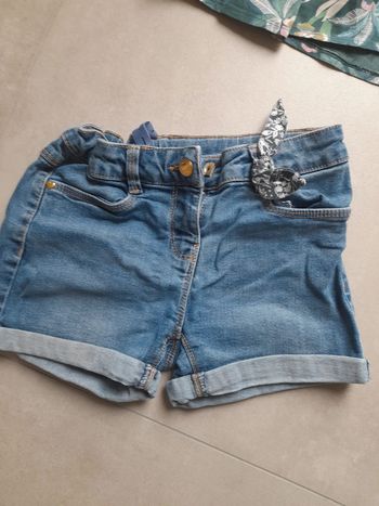 Short tape à l'œil