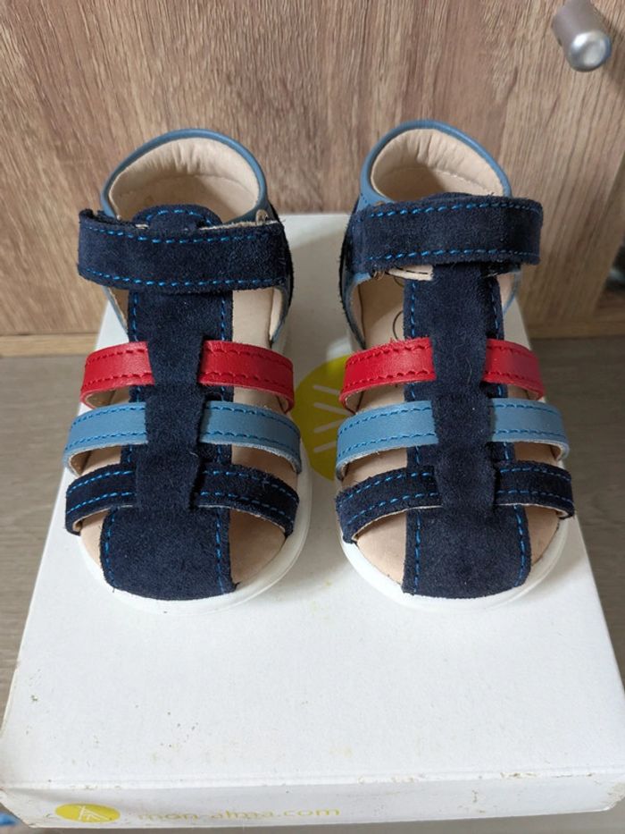 Magnifiques sandales bébé t18 neuves