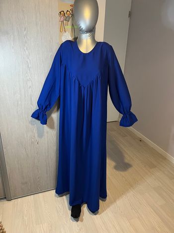 Trois robes beige/bleu / verte