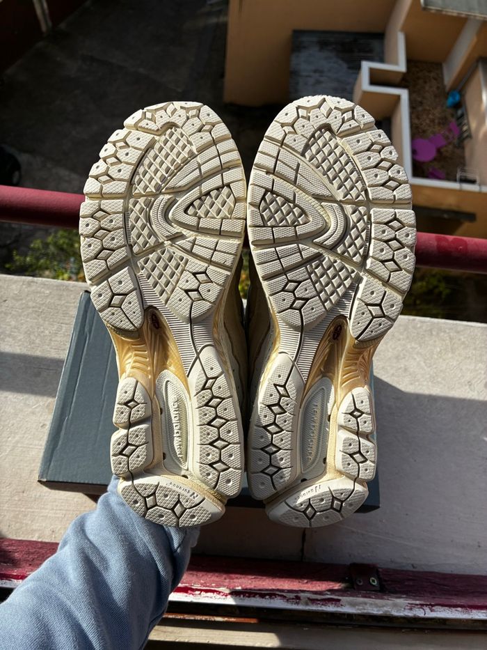 New Balance 2002R Cream - Taille 40 - Neuves - photo numéro 5