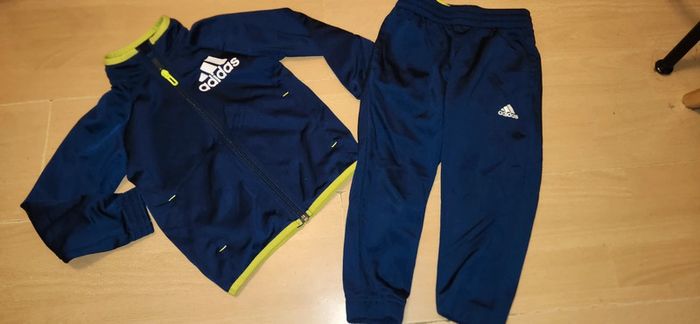 Survêtement adidas taille 3/4 ans
