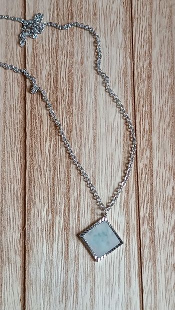 Joli collier en acier inoxydable