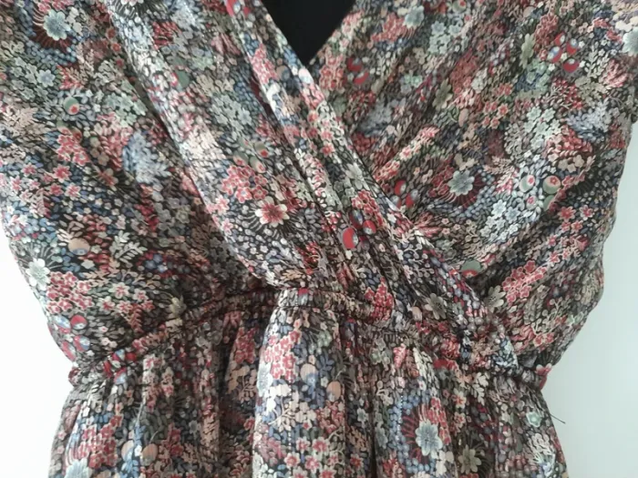 Robe longue asymétrique et joli décolleté - photo numéro 4