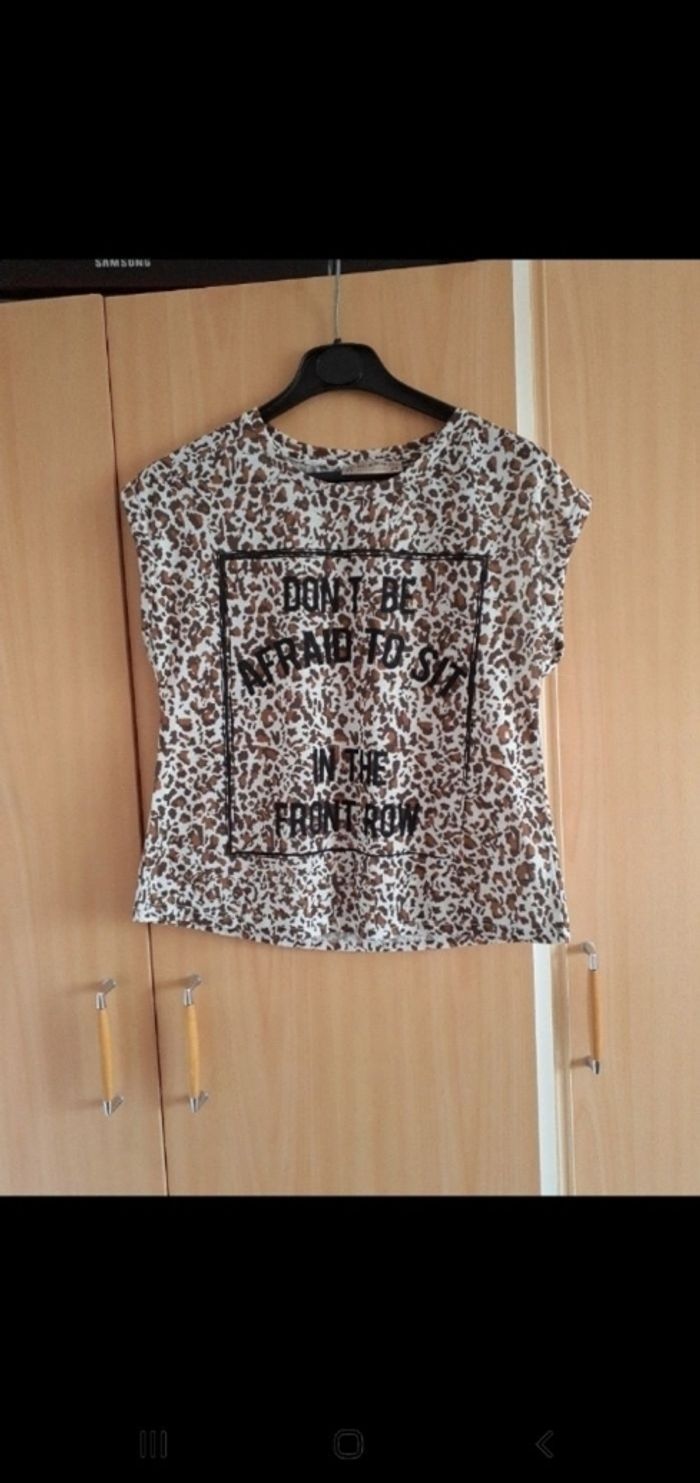 Joli tee shirt t xs léopard pull&bear peut s