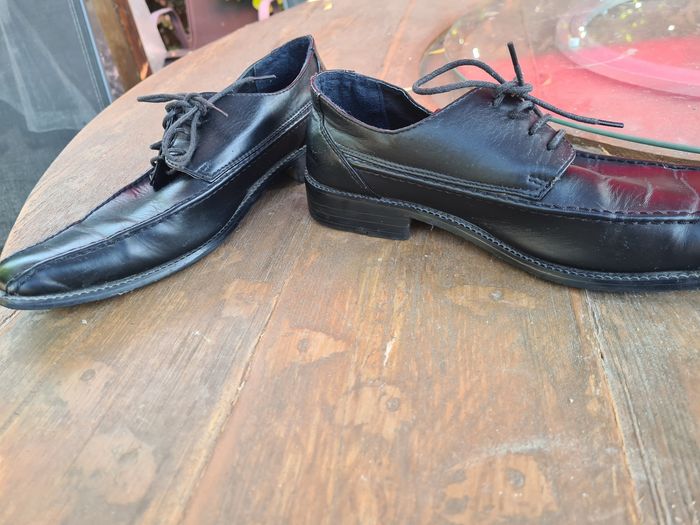 Chaussures. Homme. Taille 45. 1 éraflure - photo numéro 2