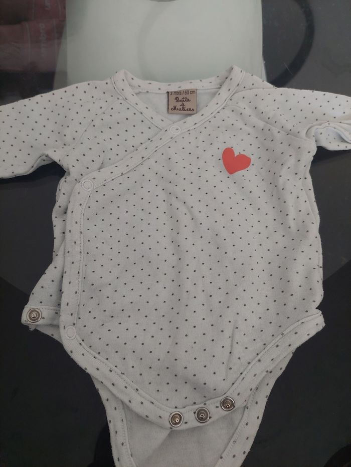 Lot 30 bodies 3 mois - photo numéro 3