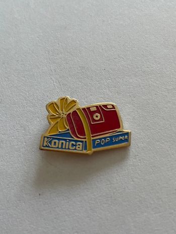 Pin’s Konica Pop Super