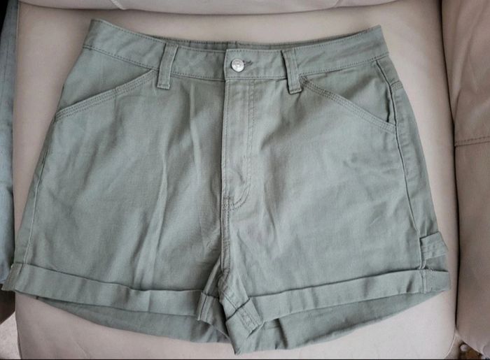 Short vert kaki