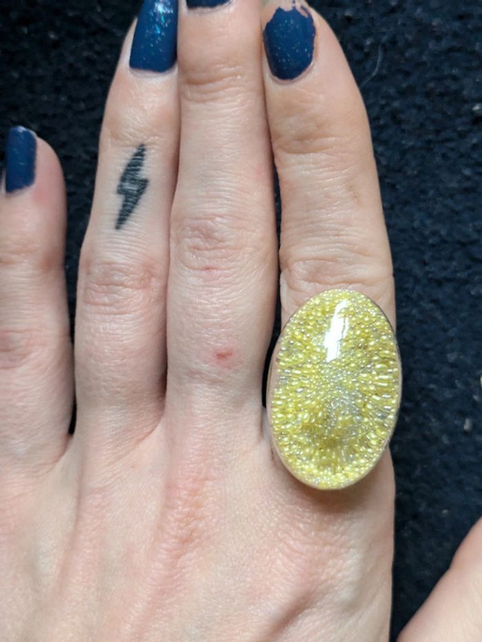 Bague ovale en verre style pylônes