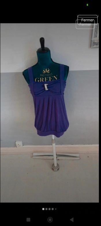 Haut Taille M en très bon état marque Moi Boutique