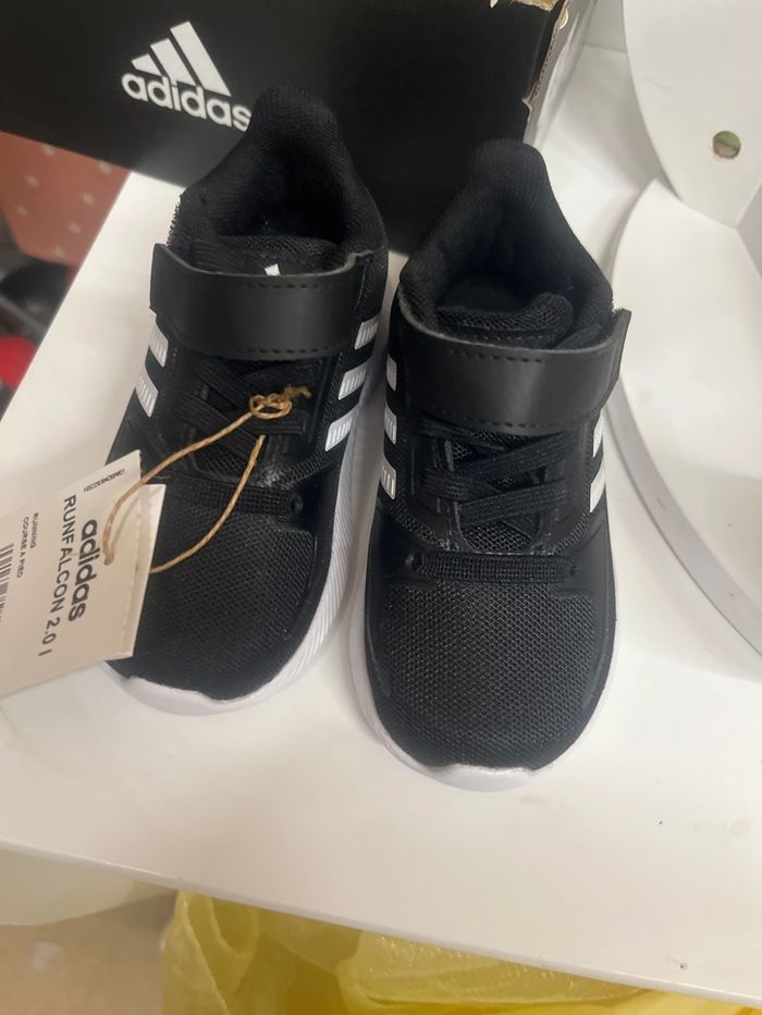 Baskets adidas P22