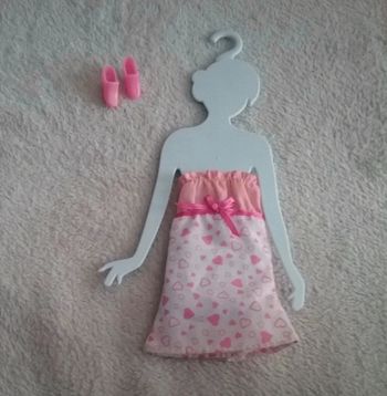 Robe, chaussures et cintre de Barbie 🌸