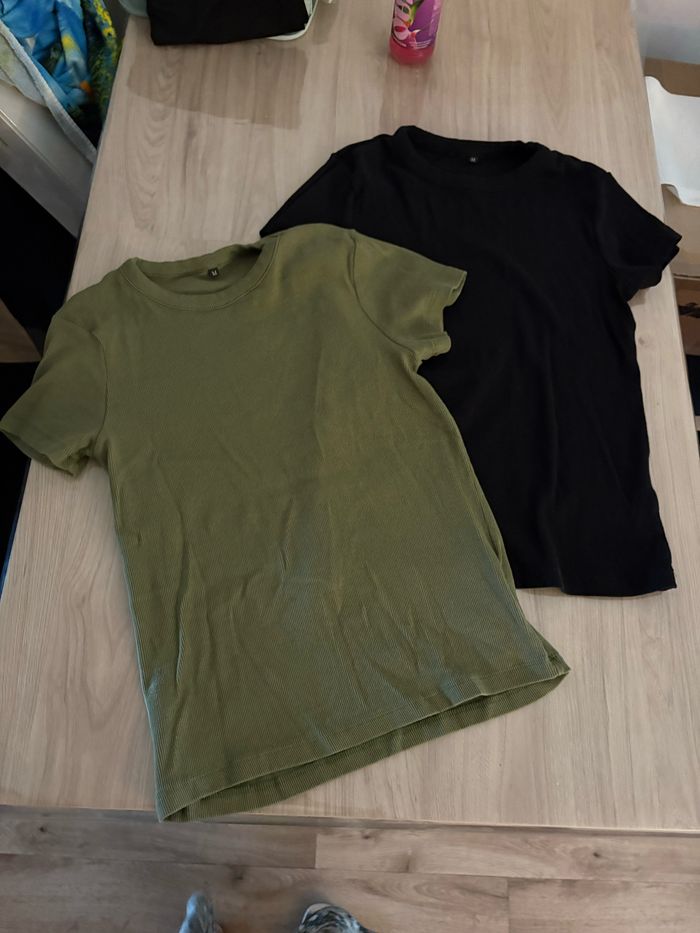 2 t-shirt