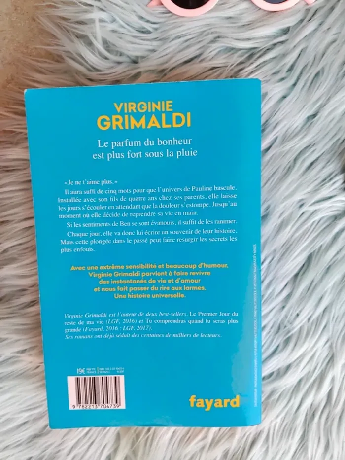 🕶 le parfum du bonheur est plus fort sous la pluie livre Virginie Grimaldi - photo numéro 2
