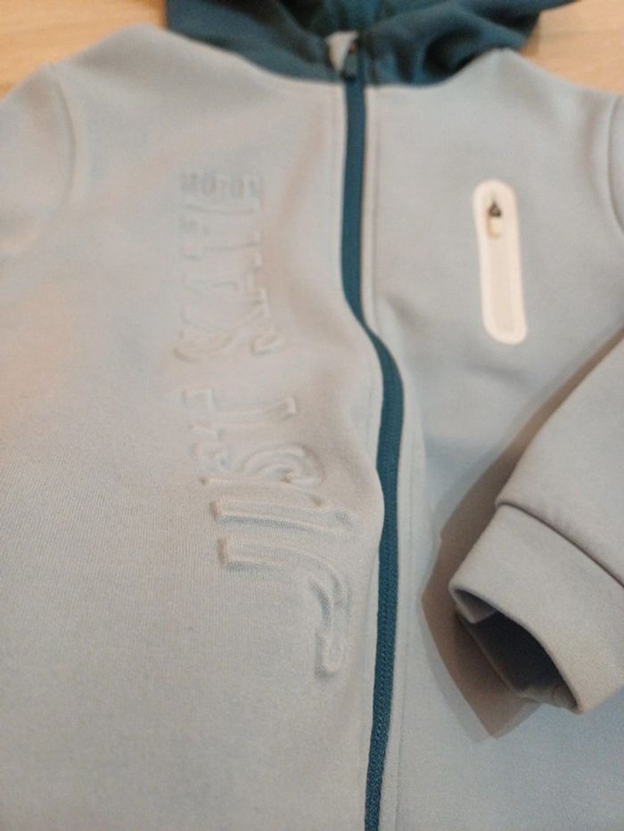 Veste à capuche 8ans - photo numéro 4