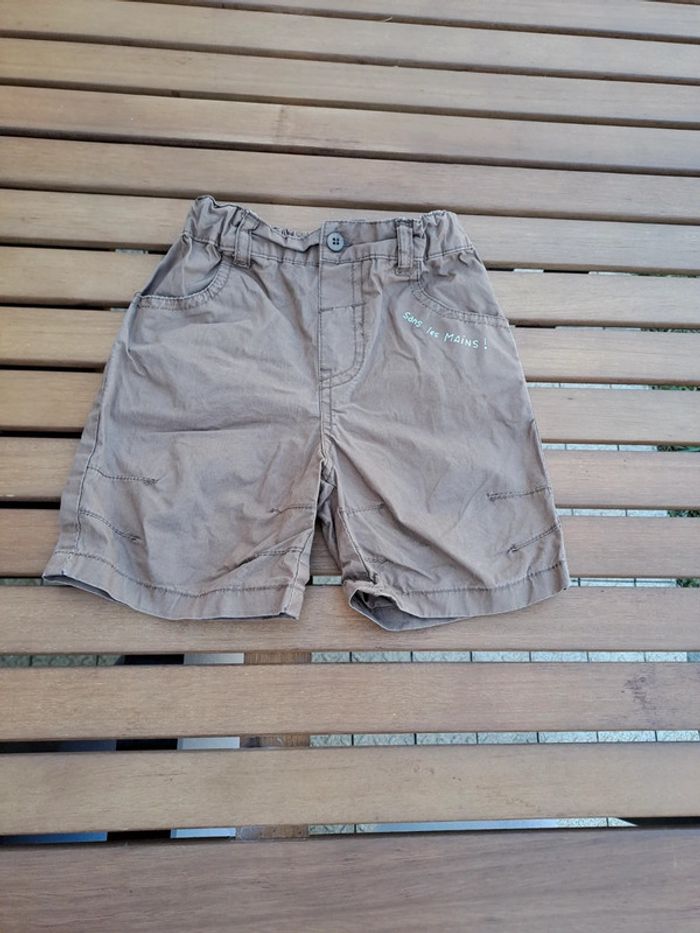 Bermuda beige foncé taille 12 mois