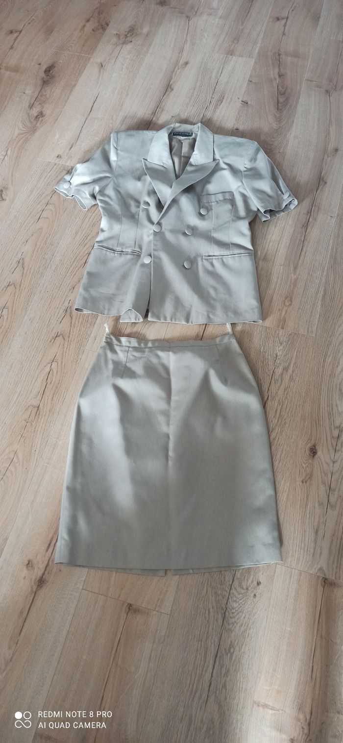 Tailleur beige t. 42