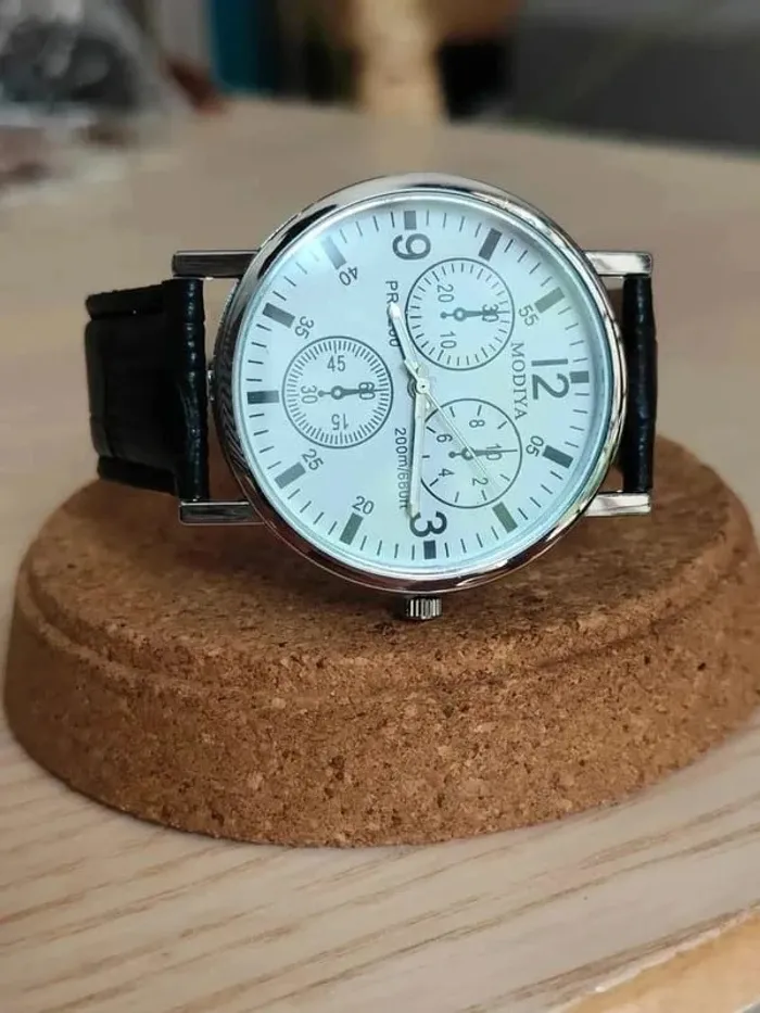 Montre noire, argentée, style vintage-sportif - photo numéro 2