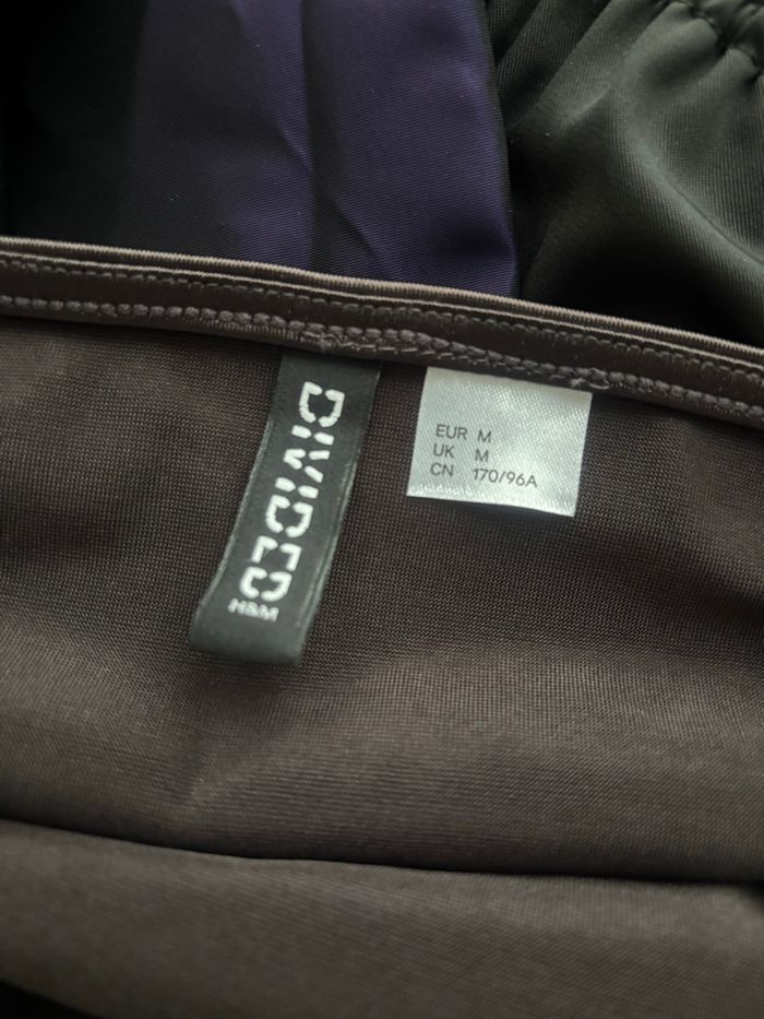 Robe satinée neuve - photo numéro 3