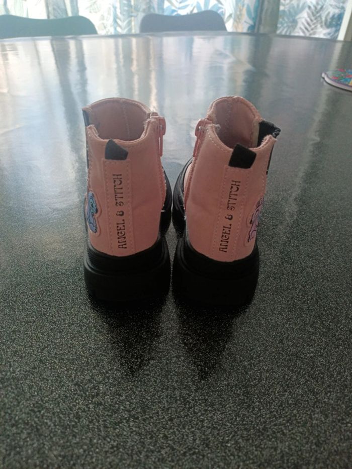 Magnifique paire de bottines stitch - photo numéro 5