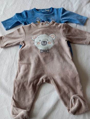 Lot de deux grenouillères de taille 3 mois