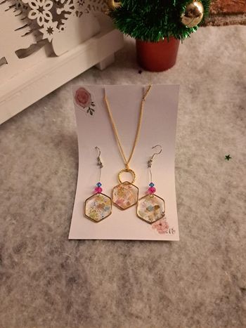 Boucles d'oreilles pendante avec pendentif assortie multicolore