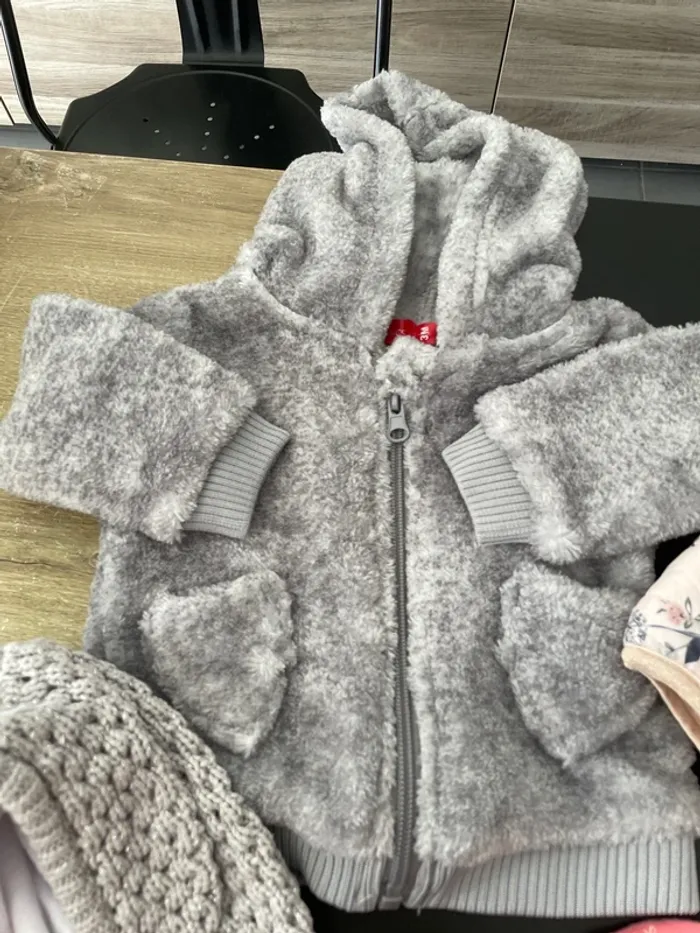 Lot de vestes gilets manteau bébé fille 3 mois - photo numéro 2