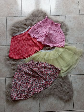 Lot de jupes.